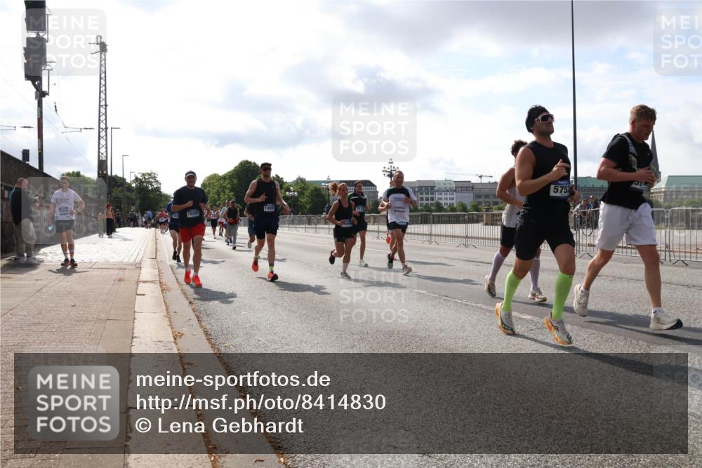 29.06.2025 - hella hamburg halbmarathon Lena Gebhardt http://msf.ph/oto/8414830 29.06.2025 09:50:47 Lombardsbrücke 15297, 7110, 575, 1209, 1358, 1441, 1677, 1688, 1697, 1700, 1882, 1962, 2546, 2568, 2675, 2719, 2826, 3056, 3626, 3947, 4205, 4229, 4380, 4398, 4893, 5026, 5087, 5472, 5506, 5508, 5745, 5752, 5791, 5803, 5916, 6080, 6429, 6458, 6529, 6639, 6649, 6686, 6687, 7026, 7110, 7116, 7284, 7635, 8091, 8450, 8574, 8958, 8966, 9017, 9116, 9365, 9380, 10064, 10218, 10469, 10783, 10922, 11281, 11284, 11305, 11379 meine-sportfotos.de