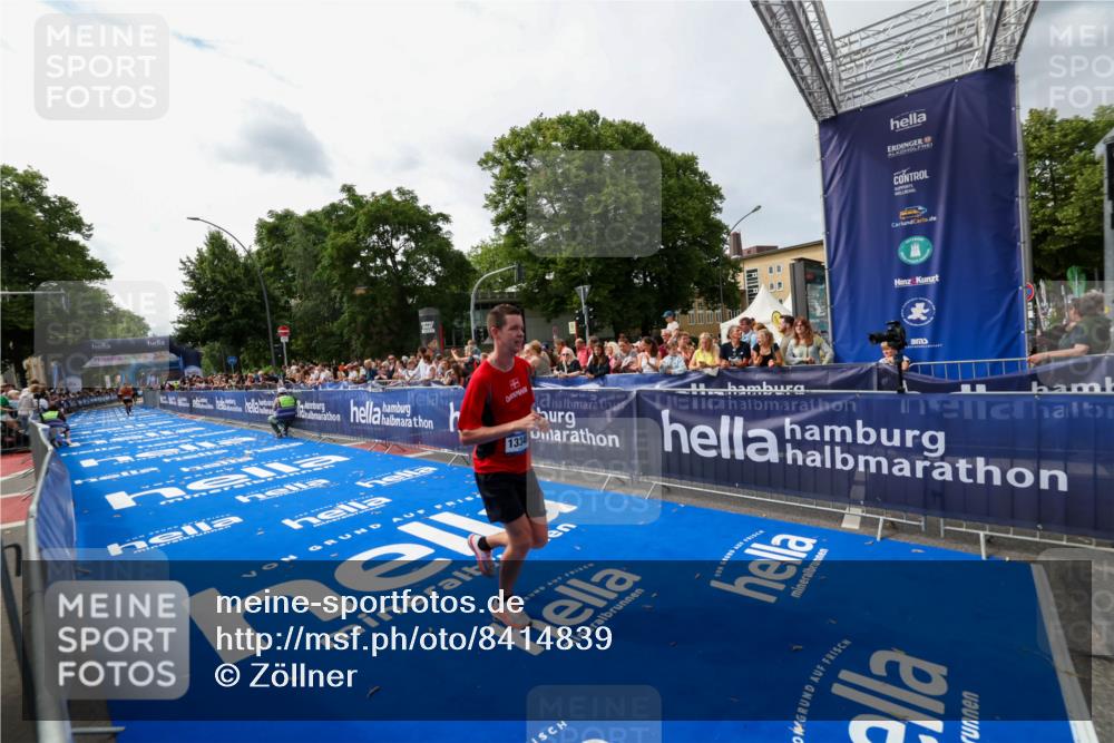 29.06.2025 - hella hamburg halbmarathon Zöllner http://msf.ph/oto/8414839 29.06.2025 10:25:38 Ziel 4338, 13346 meine-sportfotos.de