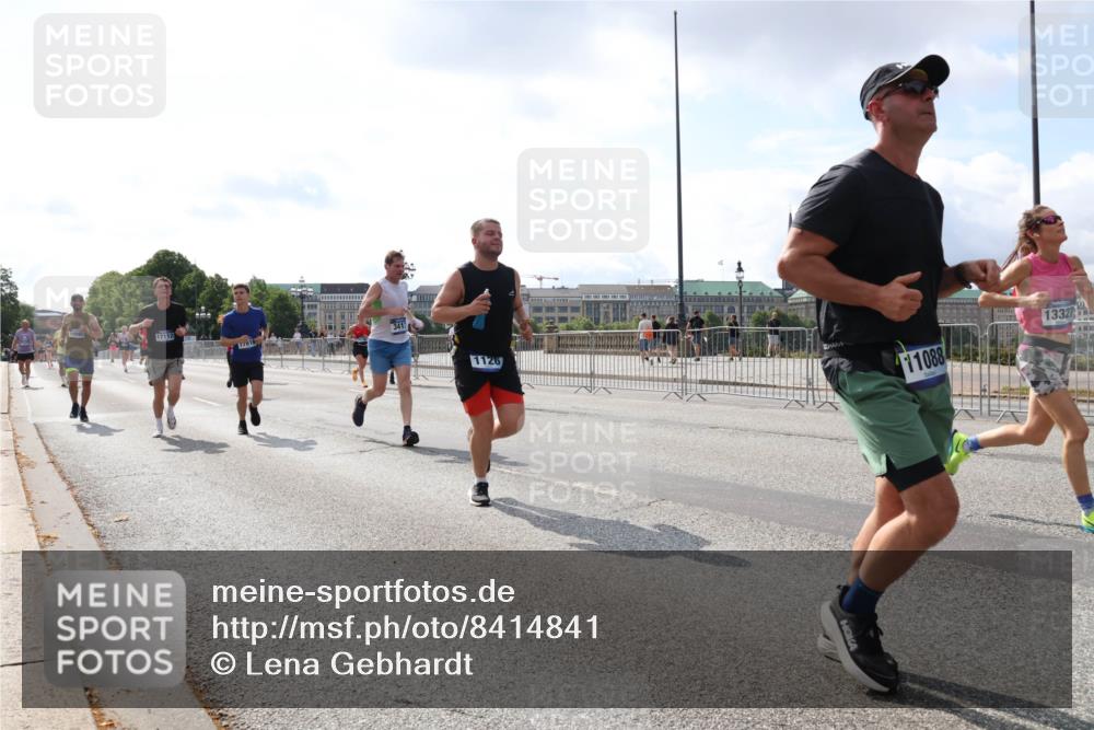 29.06.2025 - hella hamburg halbmarathon Lena Gebhardt http://msf.ph/oto/8414841 29.06.2025 10:05:00 Lombardsbrücke 17112, 3413, 17818, 1126, 11088, 13327, 1126, 1316, 1347, 1559, 2011, 2424, 2463, 2628, 2698, 3071, 3413, 3994, 4146, 4220, 4293, 4394, 4538, 4951, 5869, 6059, 6311, 6907, 6908, 7302, 7826, 8049, 8089, 8999, 9007, 9019, 10100, 10709, 10834, 11088, 11551, 11595, 12125, 12924, 13242, 13327, 13533, 13717, 14203, 15532, 16128, 16134, 16145, 16357, 16478, 16579, 16995, 17112, 17434, 17707, 17814, 17818, 18189, 19034 meine-sportfotos.de