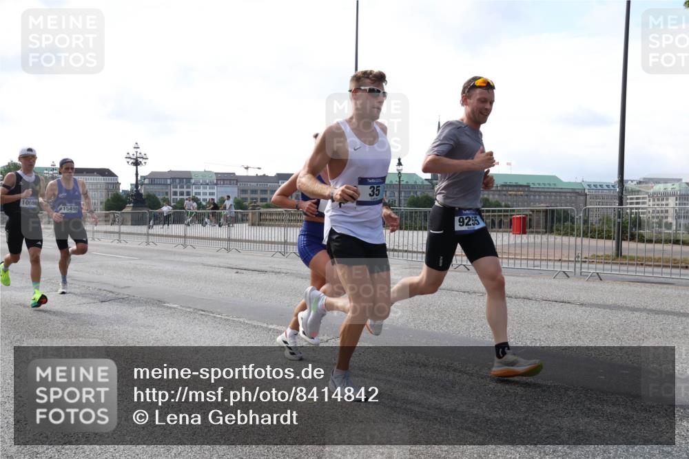 29.06.2025 - hella hamburg halbmarathon Lena Gebhardt http://msf.ph/oto/8414842 29.06.2025 09:40:06 Lombardsbrücke 10650, 15495, 35, 9255, 35, 51, 52, 53, 2144, 2659, 3720, 6380, 9255, 10650, 11342, 11678, 14717, 14933, 15495, 16120, 17402, 19075, 19108 meine-sportfotos.de