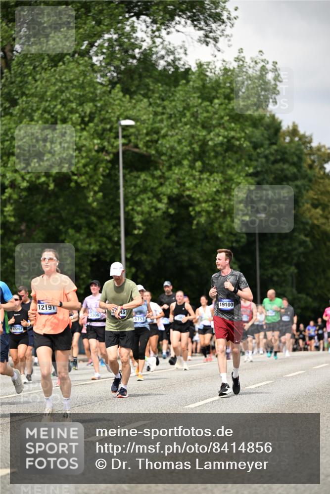 29.06.2025 - hella hamburg halbmarathon Dr. Thomas Lammeyer http://msf.ph/oto/8414856 29.06.2025 10:45:01 Kennedybrücke 1018, 1037, 1075, 1323, 2042, 2109, 2254, 2299, 3293, 3306, 3432, 3607, 3810, 4612, 4906, 5059, 5351, 5753, 6076, 6098, 6163, 6229, 6363, 6806, 7108, 7956, 8378, 8429, 8430, 8739, 8815, 9195, 9237, 9946, 10166, 10474, 10920, 10940, 11053, 11176 meine-sportfotos.de