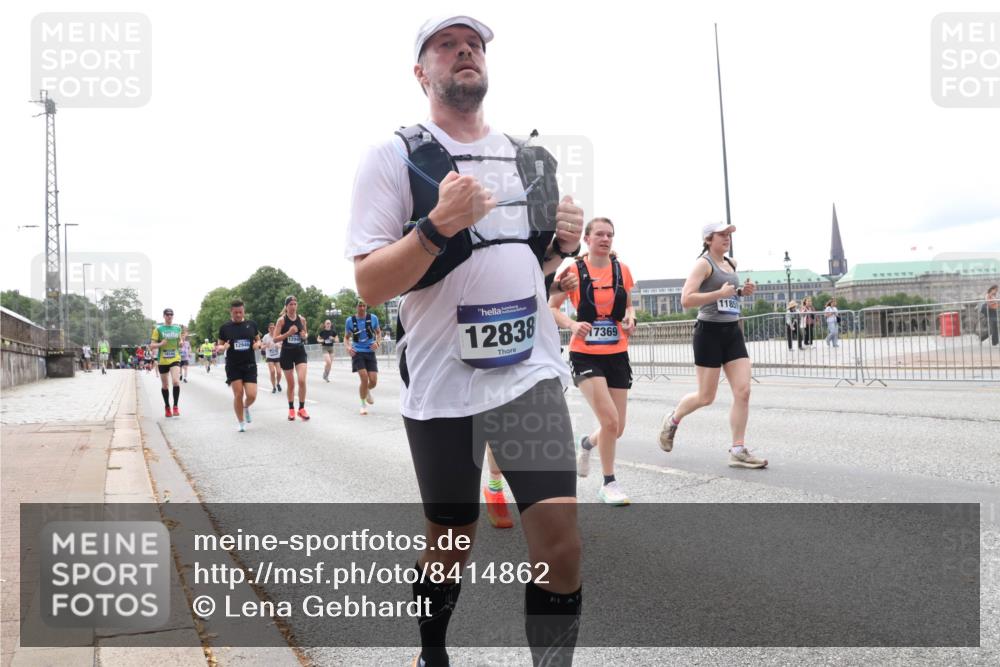 29.06.2025 - hella hamburg halbmarathon Lena Gebhardt http://msf.ph/oto/8414862 29.06.2025 10:26:07 Lombardsbrücke 12945, 12946, 12838, 17369, 1185, 1305, 1479, 1481, 3343, 3617, 3765, 4267, 4268, 4315, 4378, 4797, 5497, 6159, 6663, 8276, 8306, 8357, 8674, 8881, 8942, 10104, 10219, 11107, 11139, 11596, 11699, 11828, 11859, 12074, 12505, 12826, 12827, 12838, 12945, 12946, 13653, 14063, 14179, 14223, 14356, 14726, 14936, 16289, 16354, 16381, 16927, 17369, 17712, 19144 meine-sportfotos.de