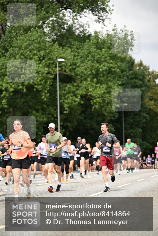 29.06.2025 - hella hamburg halbmarathon Dr. Thomas Lammeyer http://msf.ph/oto/8414864 29.06.2025 10:45:01 Kennedybrücke 1018, 1037, 1075, 1323, 2042, 2109, 2254, 2299, 3293, 3306, 3432, 3607, 3810, 4612, 4906, 5059, 5351, 5753, 6076, 6098, 6163, 6229, 6363, 6806, 7108, 7956, 8378, 8429, 8430, 8739, 8815, 9195, 9237, 9946, 10166, 10474, 10920, 10940, 11053, 11176 meine-sportfotos.de