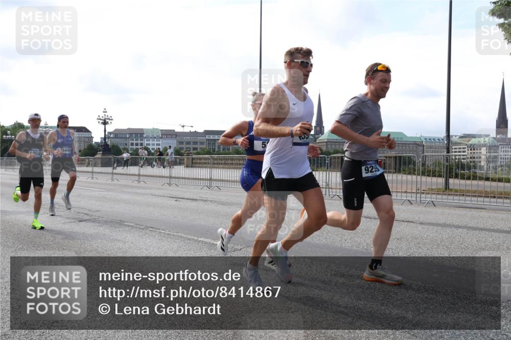 29.06.2025 - hella hamburg halbmarathon Lena Gebhardt http://msf.ph/oto/8414867 29.06.2025 09:40:06 Lombardsbrücke 10650, 5495, 925, 35, 51, 52, 53, 2144, 2659, 3720, 6380, 9255, 10650, 11342, 11678, 14717, 14933, 15495, 16120, 17402, 19075, 19108 meine-sportfotos.de