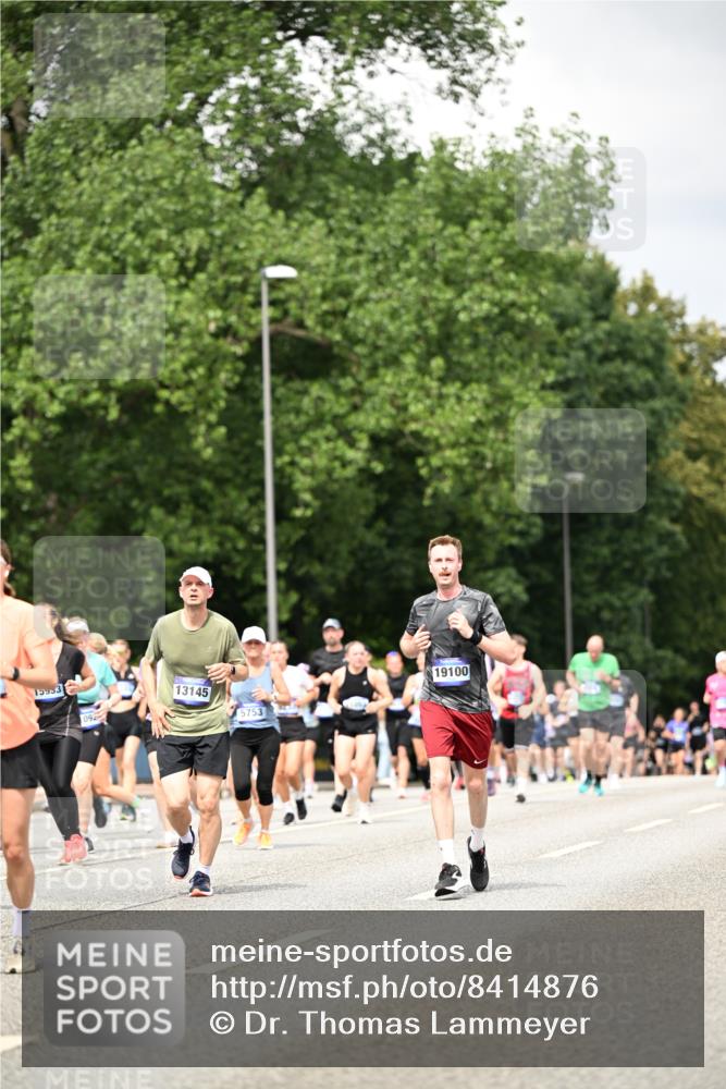 29.06.2025 - hella hamburg halbmarathon Dr. Thomas Lammeyer http://msf.ph/oto/8414876 29.06.2025 10:45:02 Kennedybrücke 1018, 1037, 1075, 1323, 2042, 2109, 2254, 2299, 3293, 3306, 3432, 3607, 3810, 4612, 4906, 5059, 5351, 5753, 6076, 6098, 6163, 6229, 6363, 6806, 7108, 7956, 8378, 8429, 8430, 8739, 8815, 9195, 9237, 9946, 9962, 10166, 10474, 10920, 10940, 11053, 11176 meine-sportfotos.de