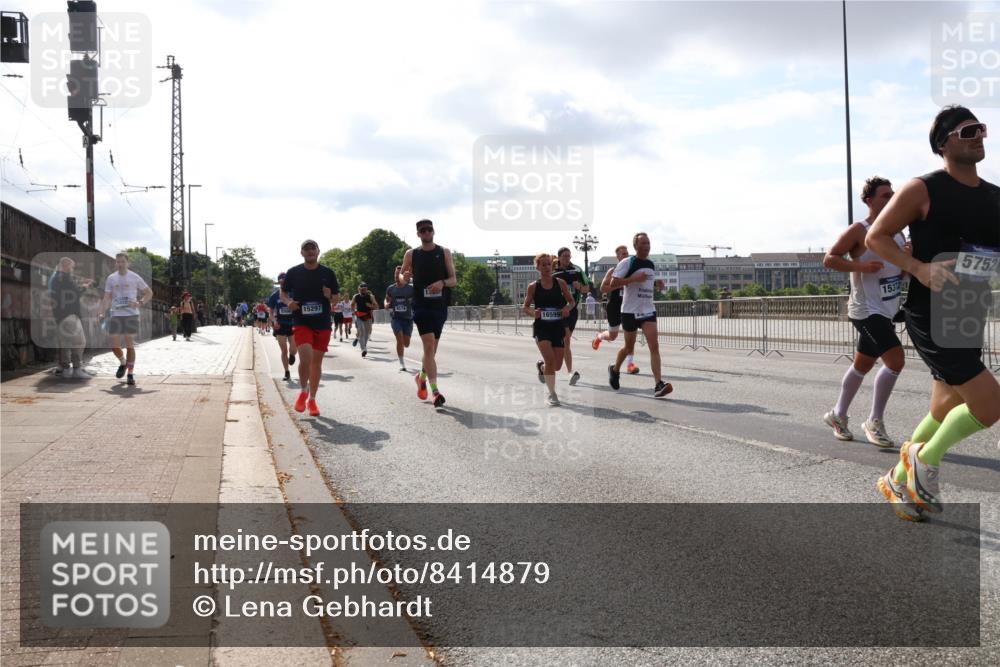 29.06.2025 - hella hamburg halbmarathon Lena Gebhardt http://msf.ph/oto/8414879 29.06.2025 09:50:47 Lombardsbrücke 15297, 6574, 16599, 1531280, 5752, 1209, 1358, 1441, 1677, 1688, 1697, 1700, 1882, 1962, 2546, 2568, 2675, 2719, 2826, 3056, 3626, 3947, 4205, 4229, 4380, 4398, 4893, 5026, 5087, 5472, 5506, 5508, 5745, 5752, 5791, 5803, 5916, 6080, 6429, 6458, 6529, 6639, 6649, 6686, 6687, 7026, 7110, 7116, 7284, 7635, 8091, 8450, 8574, 8958, 8966, 9017, 9116, 9365, 9380, 10064, 10218, 10469, 10783, 10922, 11281, 11284, 11305, 11379 meine-sportfotos.de