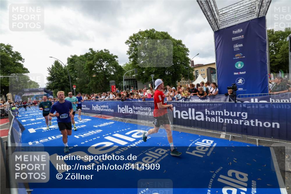 29.06.2025 - hella hamburg halbmarathon Zöllner http://msf.ph/oto/8414909 29.06.2025 10:48:44 Ziel 1094, 2442, 4553, 5421, 9538, 10859, 14511, 15384, 17127 meine-sportfotos.de