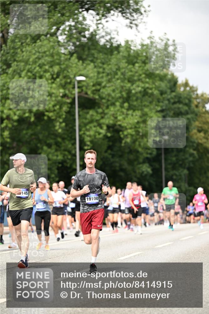 29.06.2025 - hella hamburg halbmarathon Dr. Thomas Lammeyer http://msf.ph/oto/8414915 29.06.2025 10:45:03 Kennedybrücke 1018, 1037, 1075, 1323, 2042, 2254, 2299, 3293, 3306, 3432, 3810, 4612, 4906, 5059, 5351, 5753, 6076, 6098, 6163, 6229, 6363, 6806, 7108, 7956, 8378, 8429, 8430, 8739, 8815, 9195, 9237, 9946, 9962, 10166, 10474, 10920, 10940, 11053, 11176 meine-sportfotos.de