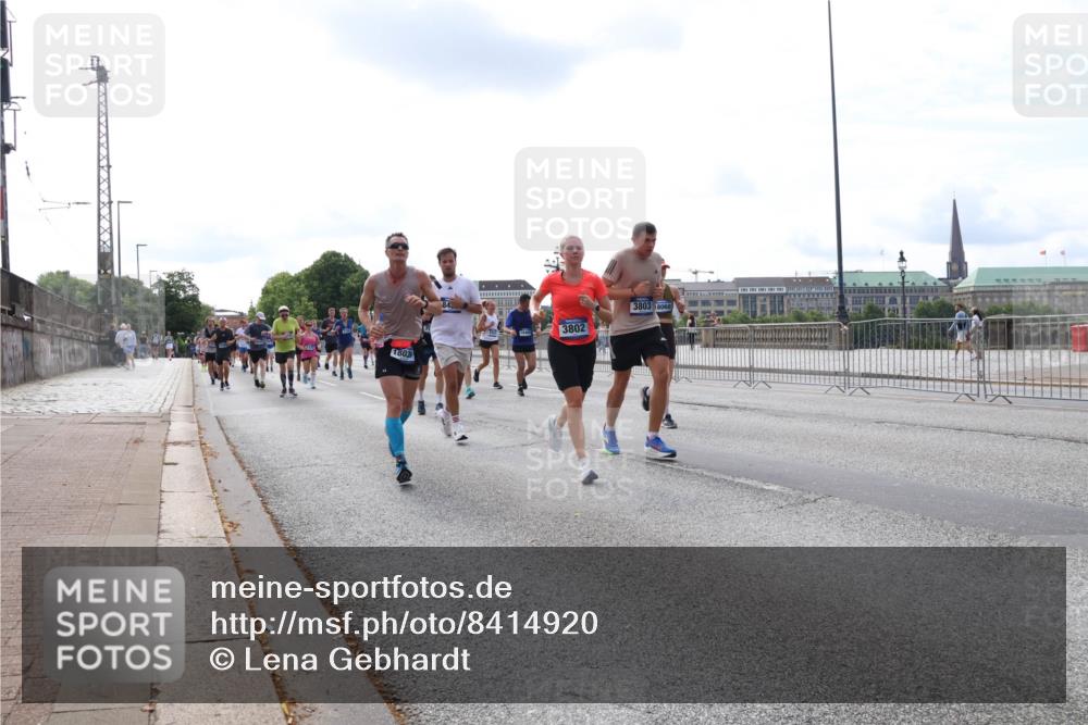 29.06.2025 - hella hamburg halbmarathon Lena Gebhardt http://msf.ph/oto/8414920 29.06.2025 10:17:29 Lombardsbrücke 1803, 3802, 3803, 18060, 1015, 1083, 1137, 1204, 1274, 1298, 1348, 1356, 1458, 1477, 1553, 1749, 1795, 2094, 2259, 2305, 2548, 2860, 2908, 3210, 3292, 3464, 3466, 3622, 3802, 3803, 4194, 4218, 4852, 5002, 5023, 5390, 5929, 5930, 5995, 6126, 6128, 6254, 6336, 6352, 6520, 6522, 6786, 7011, 7258, 7291, 7345, 7410, 7413, 7445, 7566, 7647, 7844, 7945, 8144, 8210, 8253, 8309, 8351, 8433, 8558, 8895, 8983, 9152, 9259, 9400, 9848 meine-sportfotos.de