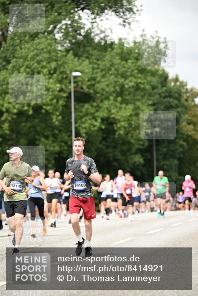 29.06.2025 - hella hamburg halbmarathon Dr. Thomas Lammeyer http://msf.ph/oto/8414921 29.06.2025 10:45:03 Kennedybrücke 1018, 1037, 1075, 1323, 2042, 2254, 2299, 3293, 3306, 3432, 3810, 4612, 4906, 5059, 5351, 5753, 6076, 6098, 6163, 6229, 6363, 6806, 7108, 7956, 8378, 8429, 8430, 8739, 8815, 9195, 9237, 9946, 9962, 10166, 10474, 10920, 10940, 11053, 11176 meine-sportfotos.de