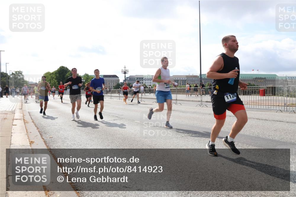 29.06.2025 - hella hamburg halbmarathon Lena Gebhardt http://msf.ph/oto/8414923 29.06.2025 10:05:00 Lombardsbrücke 11595, 17112, 17815, 341, 1126, 1126, 1316, 1347, 1559, 2011, 2424, 2463, 2628, 2698, 3071, 3413, 3994, 4146, 4220, 4293, 4394, 4538, 4951, 5869, 6059, 6311, 6907, 6908, 7302, 7826, 8049, 8089, 8999, 9007, 9019, 10100, 10709, 10834, 11088, 11551, 11595, 12125, 12924, 13242, 13327, 13533, 13717, 14203, 15532, 16128, 16134, 16145, 16357, 16478, 16579, 16995, 17112, 17434, 17707, 17814, 17818, 18189, 19034 meine-sportfotos.de