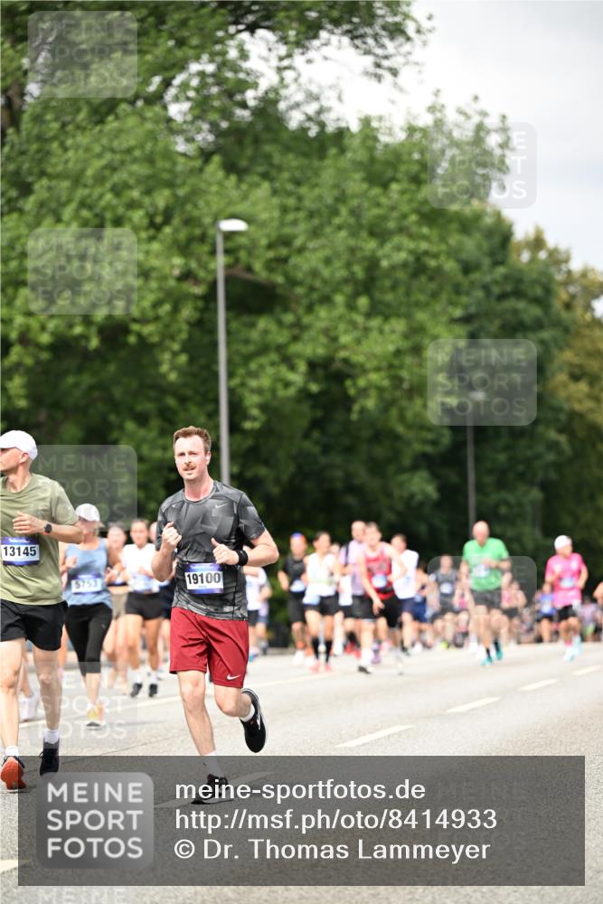 29.06.2025 - hella hamburg halbmarathon Dr. Thomas Lammeyer http://msf.ph/oto/8414933 29.06.2025 10:45:03 Kennedybrücke 1018, 1037, 1075, 1323, 2042, 2254, 2299, 3293, 3306, 3432, 3810, 4612, 4906, 5059, 5351, 5753, 6076, 6098, 6163, 6229, 6363, 6806, 7108, 7956, 8378, 8429, 8430, 8739, 8815, 9195, 9237, 9946, 9962, 10166, 10474, 10920, 10940, 11053, 11176 meine-sportfotos.de