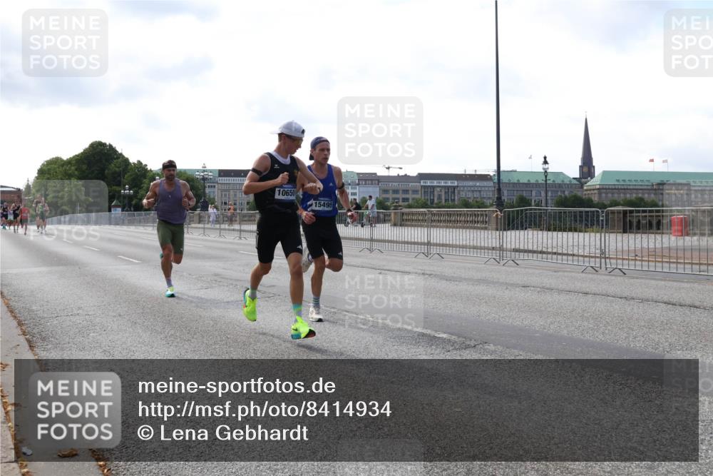 29.06.2025 - hella hamburg halbmarathon Lena Gebhardt http://msf.ph/oto/8414934 29.06.2025 09:40:07 Lombardsbrücke 10650, 15495, 34, 35, 51, 52, 53, 54, 2144, 2659, 3720, 6380, 9255, 10650, 11342, 11678, 12678, 14717, 14933, 15495, 16120, 16245, 17402, 19075, 19108 meine-sportfotos.de