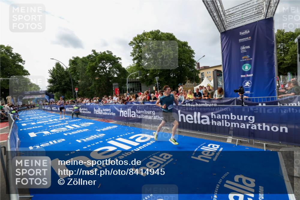 29.06.2025 - hella hamburg halbmarathon Zöllner http://msf.ph/oto/8414945 29.06.2025 10:25:49 Ziel 11228, 14107 meine-sportfotos.de