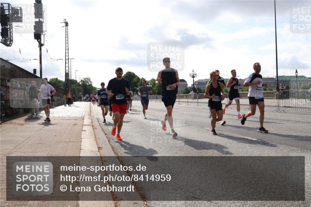 29.06.2025 - hella hamburg halbmarathon Lena Gebhardt http://msf.ph/oto/8414959 29.06.2025 09:50:48 Lombardsbrücke 138, 15420, 5506, 15297, 8574, 16599, 1209, 1358, 1441, 1677, 1688, 1697, 1700, 1882, 1962, 2546, 2568, 2675, 2719, 2826, 3056, 3626, 3947, 4205, 4229, 4380, 4398, 4893, 5026, 5087, 5472, 5506, 5508, 5745, 5752, 5791, 5803, 5916, 6080, 6429, 6458, 6529, 6639, 6649, 6686, 6687, 7026, 7110, 7116, 7284, 7635, 8091, 8122, 8450, 8574, 8958, 8966, 9017, 9116, 9365, 9380, 9833, 10064, 10193, 10218, 10469, 10783, 10922, 11281, 11284, 11305, 11379 meine-sportfotos.de
