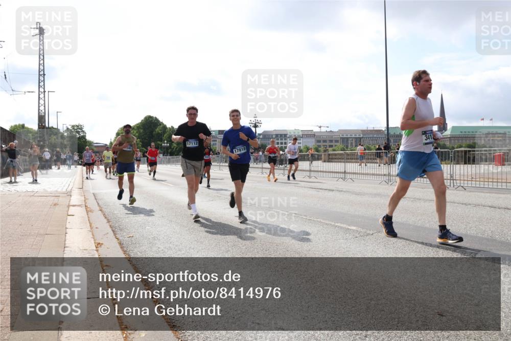29.06.2025 - hella hamburg halbmarathon Lena Gebhardt http://msf.ph/oto/8414976 29.06.2025 10:05:01 Lombardsbrücke 17112, 17818, 3412, 1126, 1316, 1347, 1559, 1863, 2011, 2424, 2463, 2628, 2698, 3071, 3413, 3578, 4146, 4220, 4293, 4394, 4538, 4951, 5869, 6059, 6311, 6907, 6908, 7302, 7826, 8049, 8089, 8999, 9007, 9019, 9165, 10100, 10709, 10834, 11088, 11551, 11595, 12125, 12924, 13242, 13327, 13533, 13717, 14203, 15532, 16128, 16134, 16145, 16357, 16478, 16579, 16995, 17112, 17434, 17707, 17814, 17818, 18189, 18616, 18617, 19034 meine-sportfotos.de