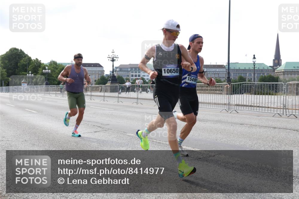 29.06.2025 - hella hamburg halbmarathon Lena Gebhardt http://msf.ph/oto/8414977 29.06.2025 09:40:07 Lombardsbrücke 10650, 15495, 34, 35, 51, 52, 53, 54, 2144, 2659, 3720, 6380, 9255, 10650, 11342, 11678, 12678, 14717, 14933, 15495, 16120, 16245, 17402, 19075, 19108 meine-sportfotos.de