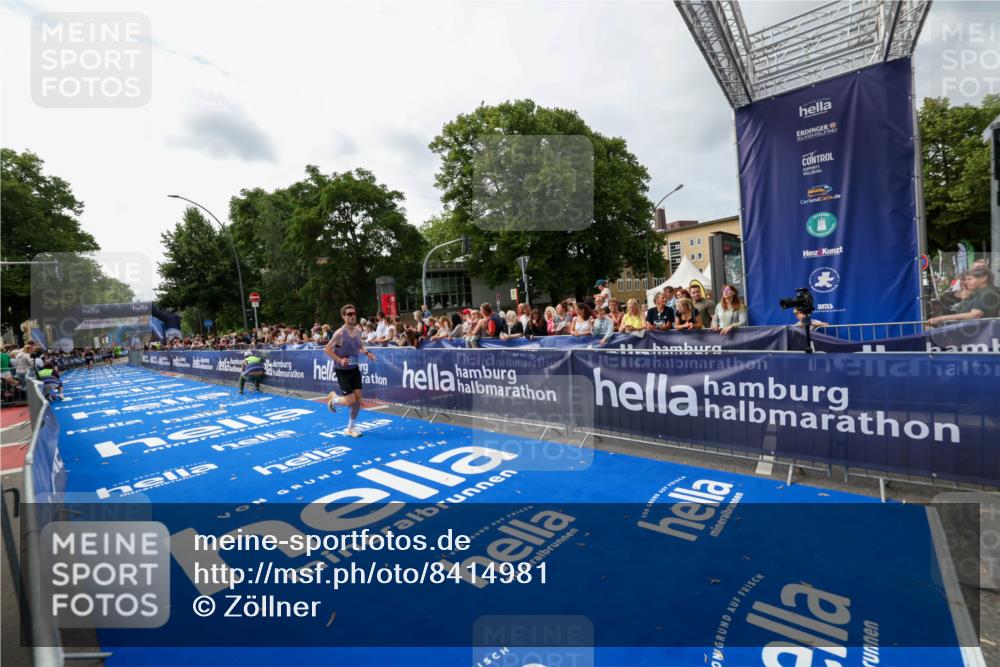 29.06.2025 - hella hamburg halbmarathon Zöllner http://msf.ph/oto/8414981 29.06.2025 10:25:50 Ziel 11228, 14107, 17258 meine-sportfotos.de