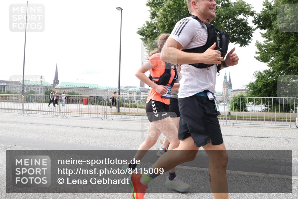 29.06.2025 - hella hamburg halbmarathon Lena Gebhardt http://msf.ph/oto/8415009 29.06.2025 10:26:08 Lombardsbrücke 36, 1305, 1479, 1481, 3343, 3617, 3765, 4267, 4268, 4315, 4378, 4797, 5497, 6159, 6663, 7929, 8276, 8306, 8357, 8674, 8881, 8942, 10104, 10219, 11107, 11139, 11596, 11699, 11828, 11859, 12074, 12505, 12826, 12827, 12838, 12945, 12946, 14063, 14179, 14223, 14356, 14726, 14936, 16289, 16354, 16381, 16927, 17369, 17712, 19144 meine-sportfotos.de