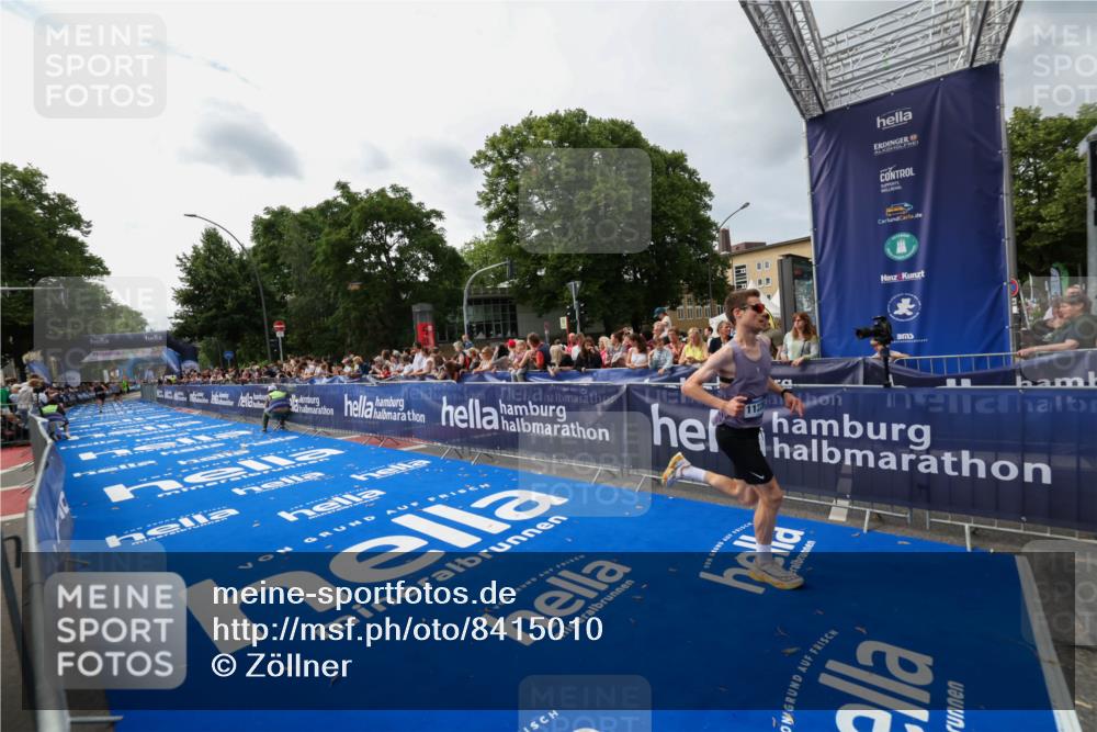 29.06.2025 - hella hamburg halbmarathon Zöllner http://msf.ph/oto/8415010 29.06.2025 10:25:51 Ziel 11228, 17258 meine-sportfotos.de