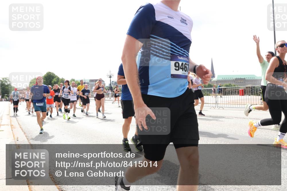 29.06.2025 - hella hamburg halbmarathon Lena Gebhardt http://msf.ph/oto/8415014 29.06.2025 10:42:12 Lombardsbrücke 9223, 2145, 841, 11840, 9467, 1039, 1150, 1360, 1624, 1648, 1712, 1752, 1929, 1957, 2069, 2145, 2523, 2974, 3276, 3326, 3459, 3460, 3568, 3605, 4329, 4353, 4735, 4736, 4885, 4891, 4892, 5403, 5419, 5432, 5671, 5810, 6136, 6137, 6153, 6320, 6430, 6436, 6618, 6828, 6837, 6846, 6917, 7040, 7260, 7357, 7477, 7557, 7666, 7955, 8014, 8300, 8301, 8443, 8459, 8525, 8526, 8712, 8816, 8897, 8908, 9008, 9223, 9370, 9467, 9588, 9980, 10027, 10532, 10623 meine-sportfotos.de