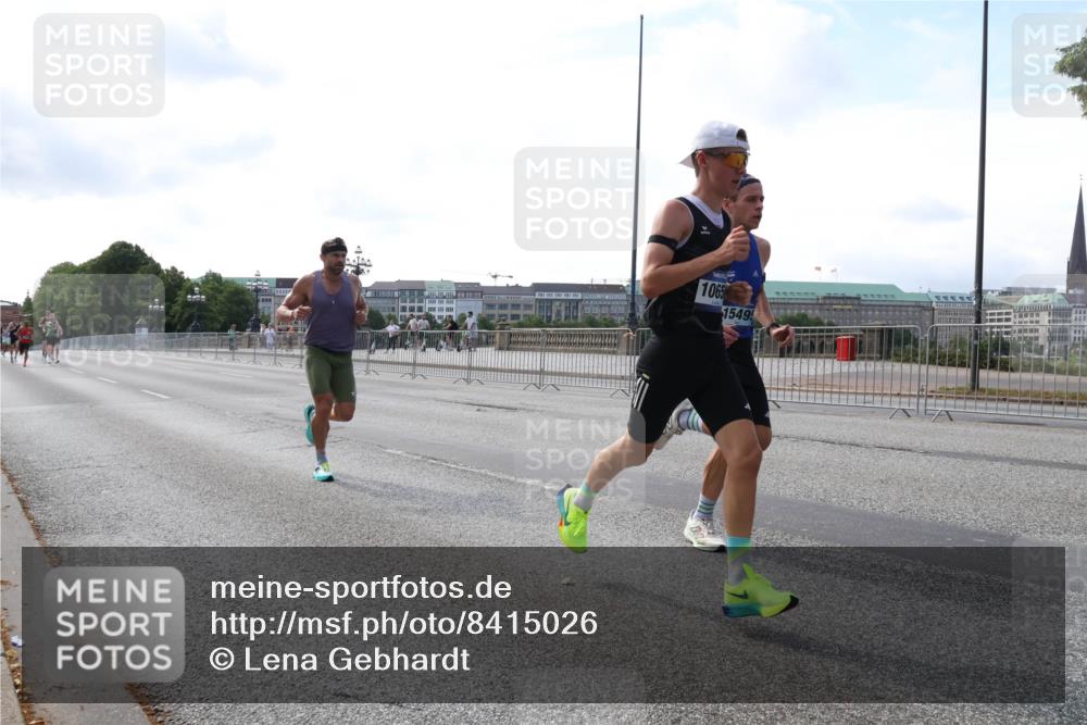 29.06.2025 - hella hamburg halbmarathon Lena Gebhardt http://msf.ph/oto/8415026 29.06.2025 09:40:08 Lombardsbrücke 1065, 15495, 34, 35, 51, 52, 53, 54, 2144, 2659, 3720, 6380, 6530, 9255, 10650, 11342, 11678, 12678, 14717, 14933, 15495, 16120, 16245, 17402, 19075, 19108 meine-sportfotos.de