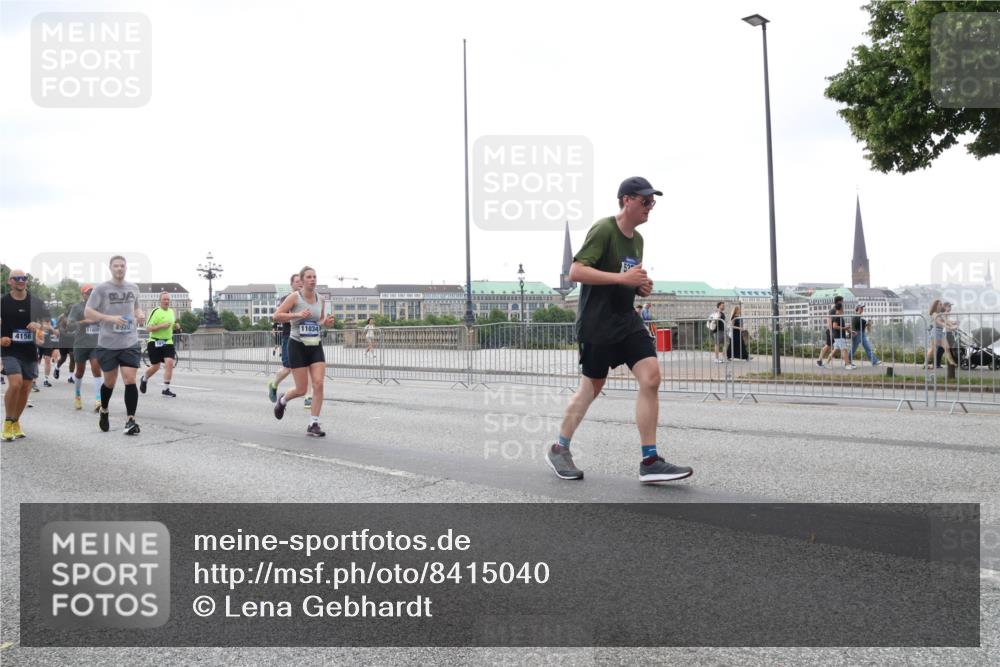 29.06.2025 - hella hamburg halbmarathon Lena Gebhardt http://msf.ph/oto/8415040 29.06.2025 10:51:29 Lombardsbrücke 4156, 4920, 1, 11034, 50, 1203, 1404, 1478, 1617, 1997, 2202, 2308, 2380, 2484, 2485, 2593, 2736, 2778, 3240, 3934, 3991, 4156, 4652, 4713, 4748, 4808, 4878, 4920, 5286, 5289, 5291, 5357, 5394, 5530, 5716, 5717, 6007, 6091, 6885, 6945, 6947, 6954, 6961, 7012, 7769, 7770, 7771, 7841, 7871, 7992, 8040, 8125, 8399, 8410, 8672, 9166, 9167, 9340, 9462, 9582, 9583, 9763, 10496, 10521, 10830, 11034, 11052, 11252, 11268, 11575, 11875 meine-sportfotos.de