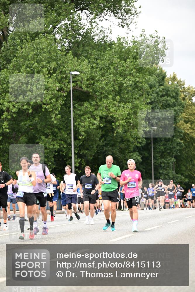 29.06.2025 - hella hamburg halbmarathon Dr. Thomas Lammeyer http://msf.ph/oto/8415113 29.06.2025 10:45:10 Kennedybrücke 1018, 1037, 1075, 1323, 2042, 2299, 3293, 3306, 3432, 3810, 4612, 4906, 5059, 5351, 5753, 6076, 6098, 6163, 6229, 6806, 7108, 7585, 7956, 8378, 8429, 8430, 8878, 9237, 9946, 9962, 10166, 10920, 10940, 11053, 11176 meine-sportfotos.de