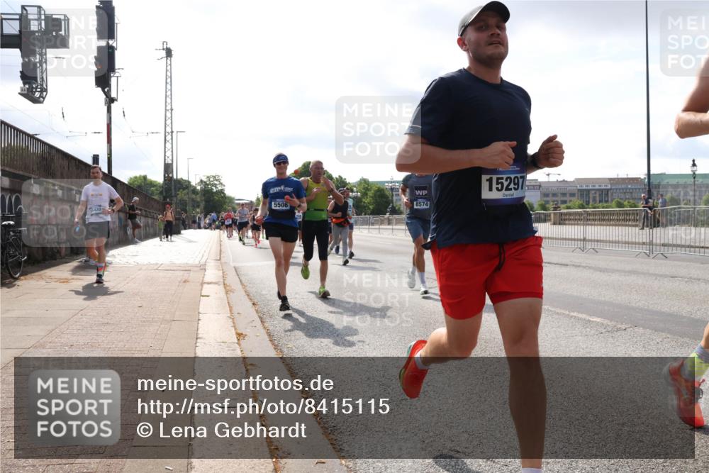 29.06.2025 - hella hamburg halbmarathon Lena Gebhardt http://msf.ph/oto/8415115 29.06.2025 09:50:49 Lombardsbrücke 15420, 5506, 8574, 15297, 1209, 1256, 1358, 1441, 1677, 1688, 1697, 1700, 1882, 1962, 2546, 2568, 2579, 2675, 2719, 2826, 3056, 3626, 3947, 4205, 4229, 4380, 4398, 4893, 5026, 5087, 5387, 5472, 5506, 5508, 5745, 5752, 5791, 5803, 5916, 6080, 6429, 6458, 6529, 6639, 6649, 6686, 6687, 7026, 7110, 7116, 7284, 7635, 8091, 8122, 8450, 8574, 8958, 8966, 9017, 9116, 9365, 9380, 9833, 10064, 10193, 10218, 10415, 10469, 10783, 10922, 11281, 11284, 11305, 11379 meine-sportfotos.de