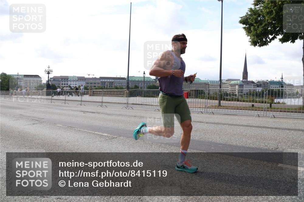 29.06.2025 - hella hamburg halbmarathon Lena Gebhardt http://msf.ph/oto/8415119 29.06.2025 09:40:09 Lombardsbrücke 34, 35, 51, 52, 53, 54, 2144, 2659, 3720, 6380, 6530, 9255, 9447, 10650, 11678, 12678, 14717, 14933, 15495, 16120, 16245, 16988, 17402, 19075 meine-sportfotos.de