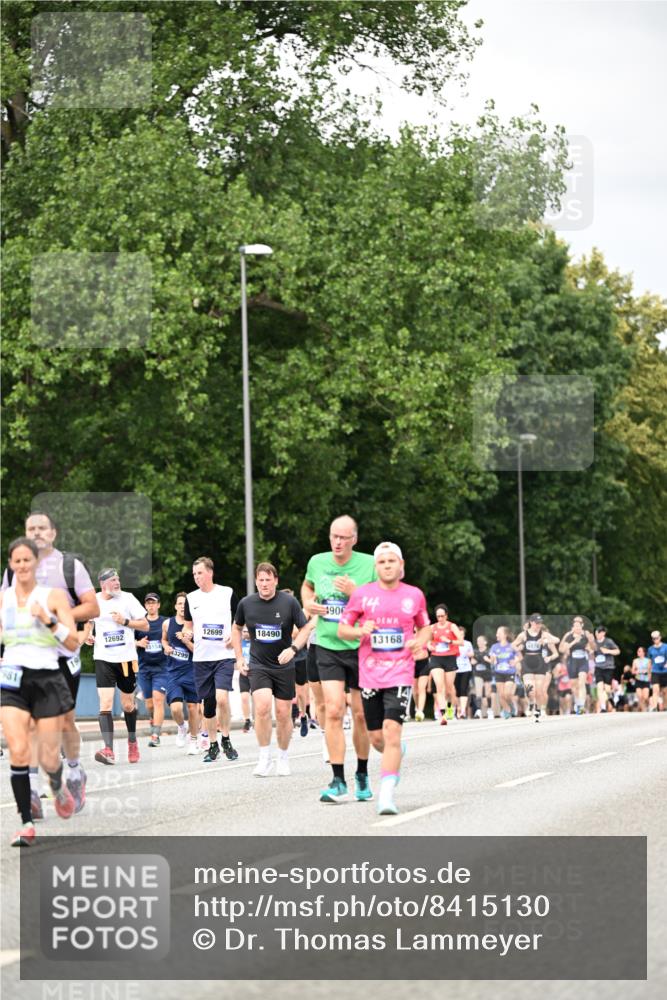 29.06.2025 - hella hamburg halbmarathon Dr. Thomas Lammeyer http://msf.ph/oto/8415130 29.06.2025 10:45:11 Kennedybrücke 1018, 1037, 1075, 1323, 2042, 2299, 3293, 3306, 3432, 3810, 4612, 4906, 5059, 5351, 5753, 6076, 6098, 6163, 6229, 6806, 7108, 7585, 7956, 8378, 8429, 8430, 8878, 9237, 9946, 9962, 10166, 10920, 10940, 11053, 11176 meine-sportfotos.de