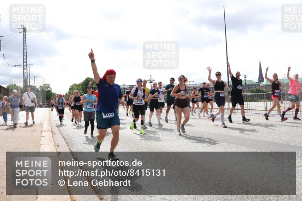 29.06.2025 - hella hamburg halbmarathon Lena Gebhardt http://msf.ph/oto/8415131 29.06.2025 10:42:13 Lombardsbrücke 12682, 9223, 2145, 11840, 530, 2523, 432, 18323, 18333, 1039, 1150, 1360, 1624, 1648, 1712, 1752, 1929, 1957, 2069, 2134, 2145, 2523, 2974, 3276, 3326, 3459, 3460, 3568, 3605, 4329, 4353, 4735, 4736, 4885, 4891, 4892, 5403, 5419, 5432, 5671, 5810, 6136, 6137, 6153, 6320, 6430, 6436, 6618, 6828, 6837, 6846, 6917, 7040, 7260, 7357, 7477, 7557, 7666, 7955, 8014, 8300, 8301, 8443, 8459, 8525, 8526, 8712, 8816, 8897, 8908, 9008, 9223, 9370, 9467, 9980, 10027, 10532, 10623 meine-sportfotos.de