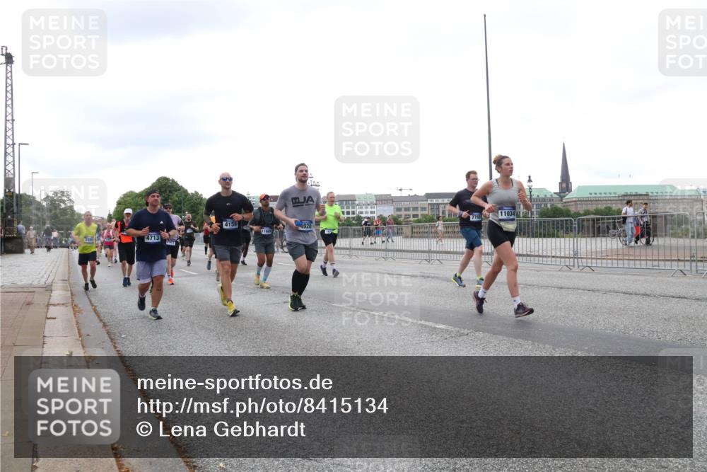 29.06.2025 - hella hamburg halbmarathon Lena Gebhardt http://msf.ph/oto/8415134 29.06.2025 10:51:30 Lombardsbrücke 4713, 9761, 4156, 4920, 11609, 16, 7769, 11034, 1203, 1404, 1478, 1617, 1997, 2202, 2308, 2380, 2484, 2485, 2593, 2736, 2778, 3240, 3934, 3991, 4156, 4652, 4713, 4748, 4808, 4878, 4920, 5286, 5289, 5291, 5357, 5394, 5530, 5534, 5716, 5717, 6007, 6091, 6885, 6945, 6947, 6954, 6961, 7012, 7769, 7770, 7771, 7841, 7871, 7992, 8040, 8125, 8399, 8410, 8672, 9166, 9167, 9340, 9462, 9582, 9583, 9763, 10496, 10521, 10693, 10830, 11034, 11052, 11252, 11268, 11575, 11875 meine-sportfotos.de