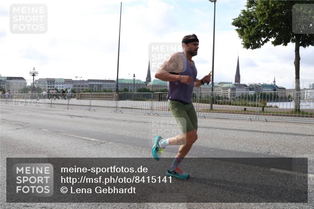 29.06.2025 - hella hamburg halbmarathon Lena Gebhardt http://msf.ph/oto/8415141 29.06.2025 09:40:09 Lombardsbrücke 34, 35, 51, 52, 53, 54, 2144, 2659, 3720, 6380, 6530, 9255, 9447, 10650, 11678, 12678, 14717, 14933, 15495, 16120, 16245, 16988, 17402, 19075 meine-sportfotos.de