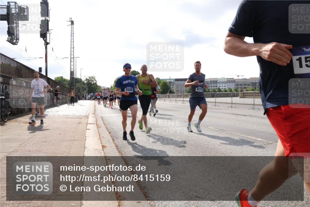 29.06.2025 - hella hamburg halbmarathon Lena Gebhardt http://msf.ph/oto/8415159 29.06.2025 09:50:50 Lombardsbrücke 15420, 5506, 8574, 15, 1209, 1256, 1358, 1441, 1677, 1688, 1697, 1700, 1882, 1962, 2546, 2568, 2579, 2675, 2719, 2826, 3056, 3626, 3947, 4205, 4229, 4380, 4398, 4893, 5026, 5087, 5387, 5472, 5506, 5508, 5745, 5752, 5916, 6080, 6429, 6458, 6529, 6639, 6649, 6686, 6687, 7026, 7110, 7116, 7284, 7635, 8091, 8122, 8450, 8574, 8958, 8966, 9017, 9116, 9365, 9380, 9833, 10064, 10193, 10218, 10415, 10469, 10783, 10922, 11281, 11284, 11305, 11379 meine-sportfotos.de