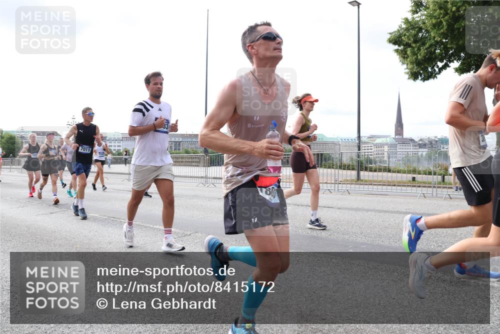 29.06.2025 - hella hamburg halbmarathon Lena Gebhardt http://msf.ph/oto/8415172 29.06.2025 10:17:31 Lombardsbrücke 7011, 33, 1015, 1083, 1137, 1204, 1274, 1298, 1348, 1356, 1458, 1477, 1749, 1795, 2094, 2259, 2305, 2548, 2860, 2908, 3210, 3292, 3464, 3466, 3802, 3803, 4194, 4218, 4852, 5002, 5023, 5390, 5611, 5733, 5929, 5930, 5995, 6126, 6128, 6254, 6336, 6352, 6520, 6522, 6786, 7011, 7258, 7291, 7410, 7413, 7445, 7566, 7647, 7844, 7945, 8144, 8210, 8253, 8309, 8351, 8433, 8558, 8895, 8983, 9152, 9259, 9400, 9798, 9848 meine-sportfotos.de