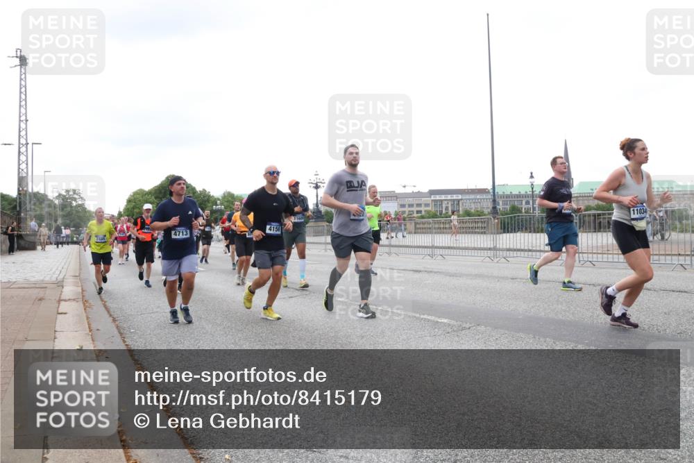 29.06.2025 - hella hamburg halbmarathon Lena Gebhardt http://msf.ph/oto/8415179 29.06.2025 10:51:31 Lombardsbrücke 4713, 4156, 11609, 11034, 1203, 1404, 1478, 1617, 1997, 2202, 2308, 2380, 2484, 2485, 2593, 2736, 2778, 3240, 3934, 3991, 4156, 4652, 4713, 4748, 4808, 4878, 4920, 5286, 5291, 5357, 5394, 5530, 5534, 5716, 5717, 6007, 6091, 6885, 6945, 6947, 6954, 6961, 7012, 7769, 7770, 7771, 7841, 7871, 7992, 8040, 8125, 8399, 8410, 8672, 9166, 9167, 9340, 9462, 9582, 9583, 9763, 10496, 10521, 10693, 10830, 11034, 11052, 11252, 11268, 11575, 11875, 12065 meine-sportfotos.de
