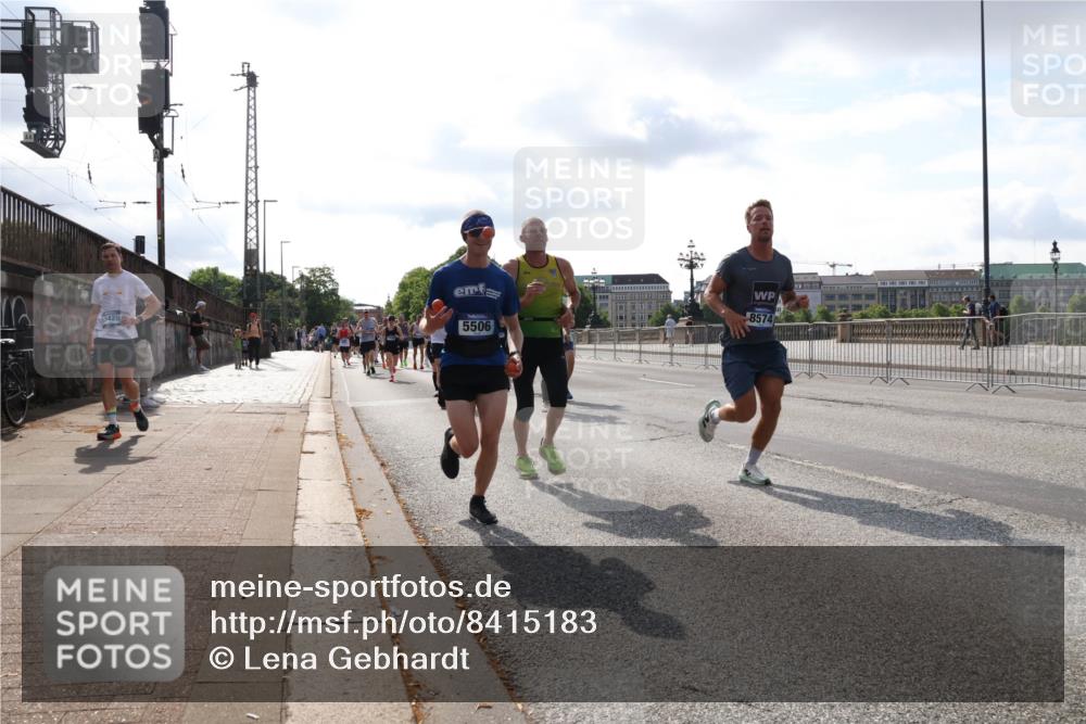 29.06.2025 - hella hamburg halbmarathon Lena Gebhardt http://msf.ph/oto/8415183 29.06.2025 09:50:50 Lombardsbrücke 15420, 5506, 8574, 1209, 1256, 1358, 1441, 1677, 1688, 1697, 1700, 1882, 1962, 2546, 2568, 2579, 2675, 2719, 2826, 3056, 3626, 3947, 4205, 4229, 4380, 4398, 4893, 5026, 5087, 5387, 5472, 5506, 5508, 5745, 5752, 5916, 6080, 6429, 6458, 6529, 6639, 6649, 6686, 6687, 7026, 7110, 7116, 7284, 7635, 8091, 8122, 8450, 8574, 8958, 8966, 9017, 9116, 9365, 9380, 9833, 10064, 10193, 10218, 10415, 10469, 10783, 10922, 11281, 11284, 11305, 11379 meine-sportfotos.de