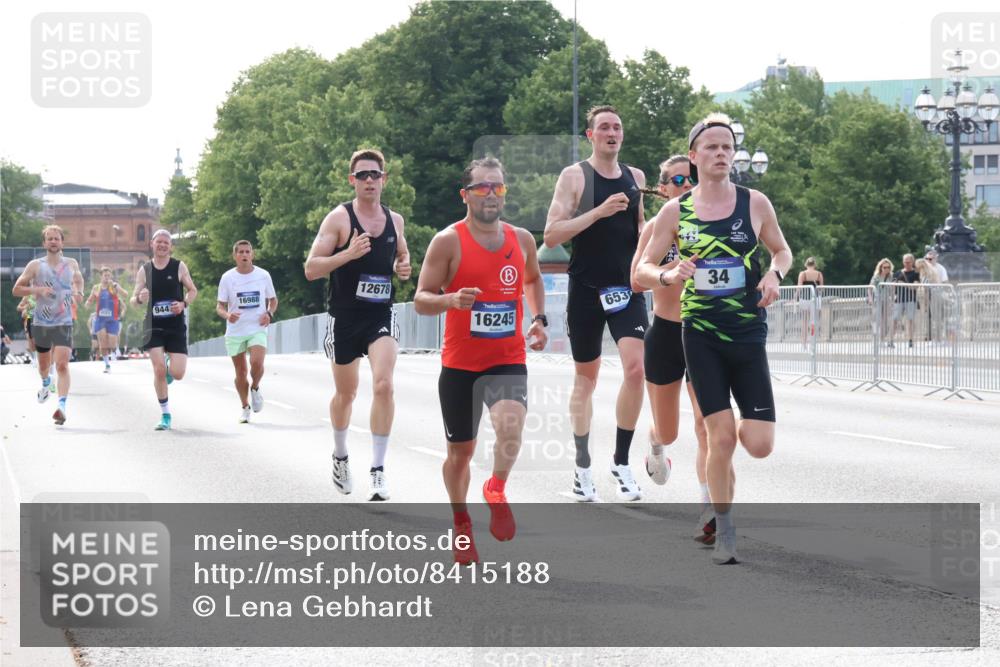 29.06.2025 - hella hamburg halbmarathon Lena Gebhardt http://msf.ph/oto/8415188 29.06.2025 09:40:13 Lombardsbrücke 16988, 151, 944, 12678, 16245, 653, 34, 34, 35, 52, 53, 54, 2144, 2659, 3720, 6380, 6530, 9255, 9447, 10650, 11678, 12678, 14302, 14717, 14933, 15495, 16068, 16120, 16245, 16988, 17402, 19075 meine-sportfotos.de