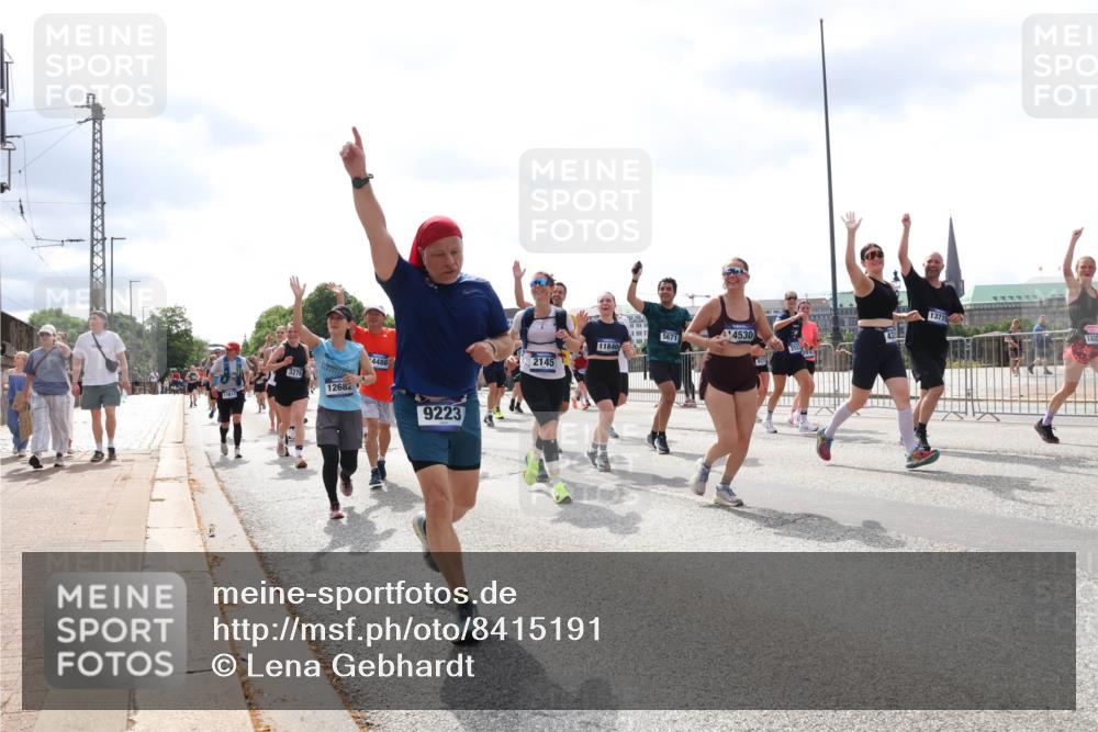 29.06.2025 - hella hamburg halbmarathon Lena Gebhardt http://msf.ph/oto/8415191 29.06.2025 10:42:14 Lombardsbrücke 11617, 3276, 12682, 4486, 9223, 4530, 5671, 11840, 2145, 13715, 1039, 1150, 1360, 1624, 1648, 1712, 1752, 1929, 1957, 2069, 2134, 2145, 2523, 2974, 3276, 3326, 3459, 3460, 3568, 3605, 4329, 4353, 4735, 4736, 4885, 4891, 4892, 5403, 5419, 5432, 5671, 5810, 6136, 6137, 6153, 6320, 6430, 6436, 6618, 6828, 6837, 6846, 6917, 7040, 7260, 7357, 7477, 7557, 7666, 7955, 8014, 8300, 8301, 8443, 8459, 8525, 8526, 8712, 8816, 8908, 9008, 9223, 9370, 9467, 9980, 10027, 10532, 10623 meine-sportfotos.de