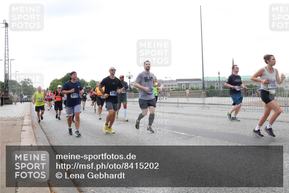 29.06.2025 - hella hamburg halbmarathon Lena Gebhardt http://msf.ph/oto/8415202 29.06.2025 10:51:31 Lombardsbrücke 1609, 4713, 4156, 2485, 11034, 1203, 1404, 1478, 1617, 1997, 2202, 2308, 2380, 2484, 2485, 2593, 2736, 2778, 3240, 3934, 3991, 4156, 4652, 4713, 4748, 4808, 4878, 4920, 5286, 5291, 5357, 5394, 5530, 5534, 5716, 5717, 6007, 6091, 6885, 6945, 6947, 6954, 6961, 7012, 7769, 7770, 7771, 7841, 7871, 7992, 8040, 8125, 8399, 8410, 8672, 9166, 9167, 9340, 9462, 9582, 9583, 9763, 10496, 10521, 10693, 10830, 11034, 11052, 11252, 11268, 11575, 11875, 12065 meine-sportfotos.de