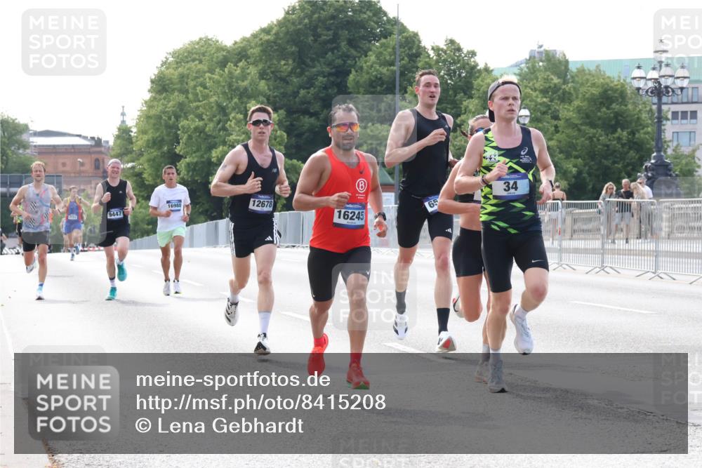 29.06.2025 - hella hamburg halbmarathon Lena Gebhardt http://msf.ph/oto/8415208 29.06.2025 09:40:13 Lombardsbrücke 34, 16988, 12678, 9447, 65, 16245, 34, 35, 52, 53, 54, 2144, 2659, 3720, 6380, 6530, 9255, 9447, 10650, 11678, 12678, 14302, 14717, 14933, 15495, 16068, 16120, 16245, 16988, 17402, 19075 meine-sportfotos.de