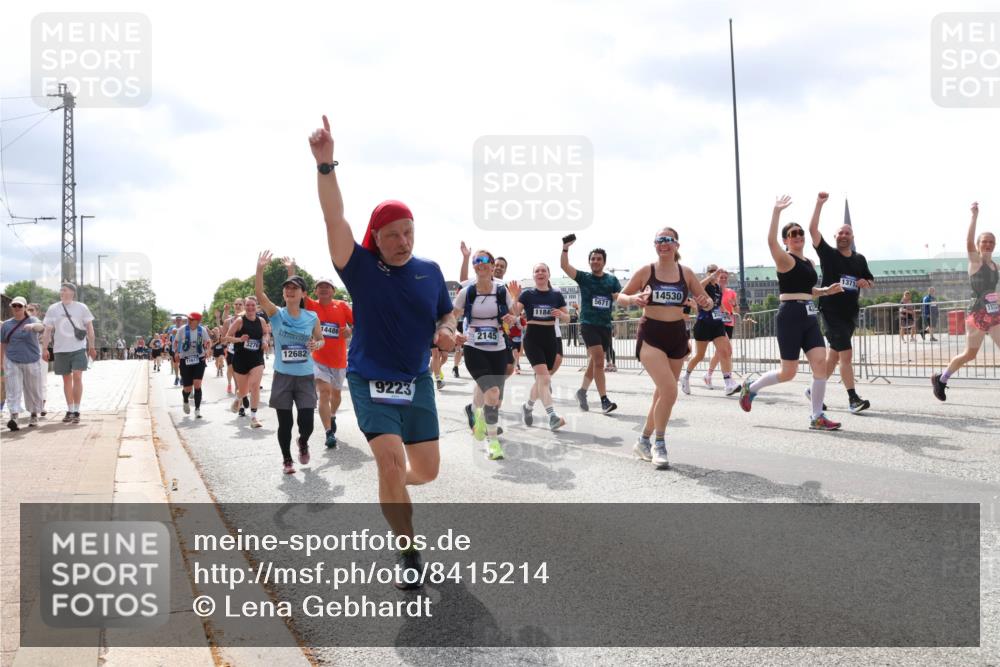 29.06.2025 - hella hamburg halbmarathon Lena Gebhardt http://msf.ph/oto/8415214 29.06.2025 10:42:14 Lombardsbrücke 1161, 3276, 12682, 14486, 9223, 14530, 5671, 1184, 2145, 1039, 1150, 1360, 1624, 1648, 1712, 1752, 1929, 1957, 2069, 2134, 2145, 2523, 2974, 3276, 3326, 3459, 3460, 3568, 3605, 4329, 4353, 4735, 4736, 4885, 4891, 4892, 5403, 5419, 5432, 5671, 5810, 6136, 6137, 6153, 6320, 6430, 6436, 6618, 6828, 6837, 6846, 6917, 7040, 7260, 7357, 7477, 7557, 7666, 7955, 8014, 8300, 8301, 8443, 8459, 8525, 8526, 8712, 8816, 8908, 9008, 9223, 9370, 9467, 9980, 10027, 10532, 10623 meine-sportfotos.de