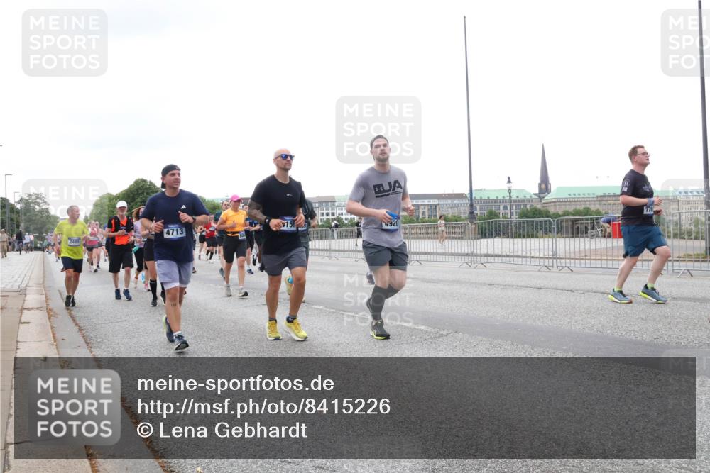 29.06.2025 - hella hamburg halbmarathon Lena Gebhardt http://msf.ph/oto/8415226 29.06.2025 10:51:31 Lombardsbrücke 4713, 156, 2485, 4920, 1203, 1404, 1478, 1617, 1997, 2202, 2308, 2380, 2484, 2485, 2593, 2736, 2778, 3240, 3934, 3991, 4156, 4652, 4713, 4748, 4808, 4878, 4920, 5286, 5291, 5357, 5394, 5530, 5534, 5716, 5717, 6007, 6091, 6885, 6945, 6947, 6954, 6961, 7012, 7769, 7770, 7771, 7841, 7871, 7992, 8040, 8125, 8399, 8410, 8672, 9166, 9167, 9340, 9462, 9582, 9583, 9763, 10496, 10521, 10693, 10830, 11034, 11052, 11252, 11268, 11575, 11875, 12065 meine-sportfotos.de