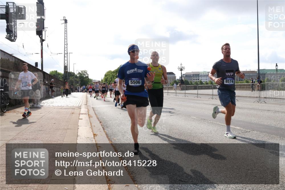 29.06.2025 - hella hamburg halbmarathon Lena Gebhardt http://msf.ph/oto/8415228 29.06.2025 09:50:50 Lombardsbrücke 15420, 5506, 8574, 1209, 1256, 1358, 1441, 1677, 1688, 1697, 1700, 1882, 1962, 2546, 2568, 2579, 2675, 2719, 2826, 3056, 3626, 3947, 4205, 4229, 4380, 4398, 4893, 5026, 5087, 5387, 5472, 5506, 5508, 5745, 5752, 5916, 6080, 6429, 6458, 6529, 6639, 6649, 6686, 6687, 7026, 7110, 7116, 7284, 7635, 8091, 8122, 8450, 8574, 8958, 8966, 9017, 9116, 9365, 9380, 9833, 10064, 10193, 10218, 10415, 10469, 10783, 10922, 11281, 11284, 11305, 11379 meine-sportfotos.de