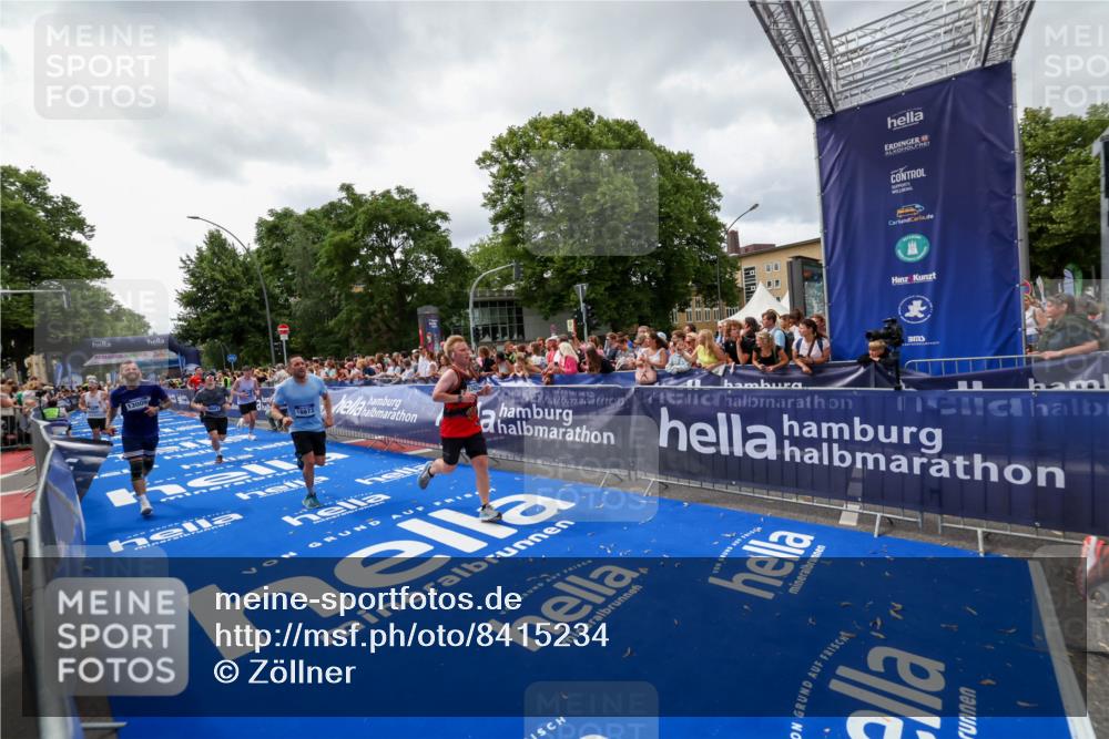 29.06.2025 - hella hamburg halbmarathon Zöllner http://msf.ph/oto/8415234 29.06.2025 10:48:59 Ziel 1381, 1452, 2260, 3213, 3985, 7067, 8889, 9661, 9695, 12421, 12534, 13009, 13183, 13688, 13976, 18873 meine-sportfotos.de