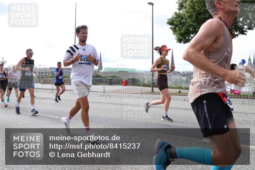 29.06.2025 - hella hamburg halbmarathon Lena Gebhardt http://msf.ph/oto/8415237 29.06.2025 10:17:31 Lombardsbrücke 762, 15465, 7011, 18469, 8435, 060, 1015, 1083, 1137, 1204, 1274, 1298, 1348, 1356, 1458, 1477, 1749, 1795, 2094, 2259, 2305, 2548, 2860, 2908, 3210, 3292, 3464, 3466, 3802, 3803, 4194, 4218, 4852, 5002, 5023, 5390, 5611, 5733, 5929, 5930, 5995, 6126, 6128, 6254, 6336, 6352, 6520, 6522, 6786, 7011, 7258, 7291, 7410, 7413, 7445, 7566, 7647, 7844, 7945, 8144, 8210, 8253, 8309, 8351, 8433, 8558, 8895, 8983, 9152, 9259, 9400, 9798, 9848 meine-sportfotos.de