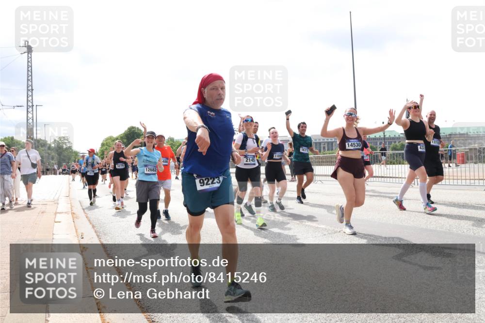 29.06.2025 - hella hamburg halbmarathon Lena Gebhardt http://msf.ph/oto/8415246 29.06.2025 10:42:14 Lombardsbrücke 71617, 3276, 12682, 486, 9223, 14530, 5671, 11840, 2145, 432, 13715, 1039, 1150, 1360, 1624, 1648, 1712, 1752, 1929, 1957, 2069, 2134, 2145, 2523, 2974, 3276, 3326, 3459, 3460, 3568, 3605, 4329, 4353, 4735, 4736, 4885, 4891, 4892, 5403, 5419, 5432, 5671, 5810, 6136, 6137, 6153, 6320, 6430, 6436, 6618, 6828, 6837, 6846, 6917, 7040, 7260, 7357, 7477, 7557, 7666, 7955, 8014, 8300, 8301, 8443, 8459, 8525, 8526, 8712, 8816, 8908, 9008, 9223, 9370, 9467, 9980, 10027, 10532, 10623 meine-sportfotos.de