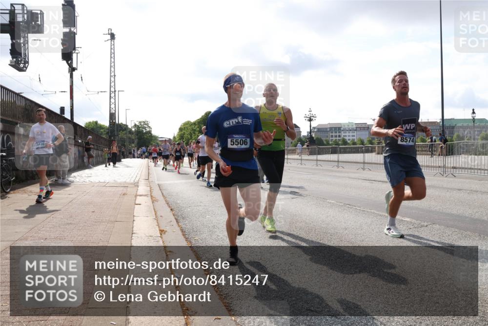 29.06.2025 - hella hamburg halbmarathon Lena Gebhardt http://msf.ph/oto/8415247 29.06.2025 09:50:50 Lombardsbrücke 15420, 5506, 8574, 1209, 1256, 1358, 1441, 1677, 1688, 1697, 1700, 1882, 1962, 2546, 2568, 2579, 2675, 2719, 2826, 3056, 3626, 3947, 4205, 4229, 4380, 4398, 4893, 5026, 5087, 5387, 5472, 5506, 5508, 5745, 5752, 5916, 6080, 6429, 6458, 6529, 6639, 6649, 6686, 6687, 7026, 7110, 7116, 7284, 7635, 8091, 8122, 8450, 8574, 8958, 8966, 9017, 9116, 9365, 9380, 9833, 10064, 10193, 10218, 10415, 10469, 10783, 10922, 11281, 11284, 11305, 11379 meine-sportfotos.de