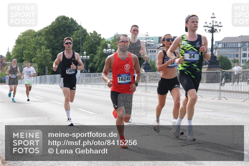 29.06.2025 - hella hamburg halbmarathon Lena Gebhardt http://msf.ph/oto/8415256 29.06.2025 09:40:14 Lombardsbrücke 9447, 16988, 12678, 16245, 34, 34, 35, 52, 53, 54, 2144, 2659, 3720, 6380, 6530, 9255, 9447, 10650, 11678, 12678, 14302, 14717, 14933, 15495, 16068, 16120, 16245, 16988, 17402, 19075 meine-sportfotos.de
